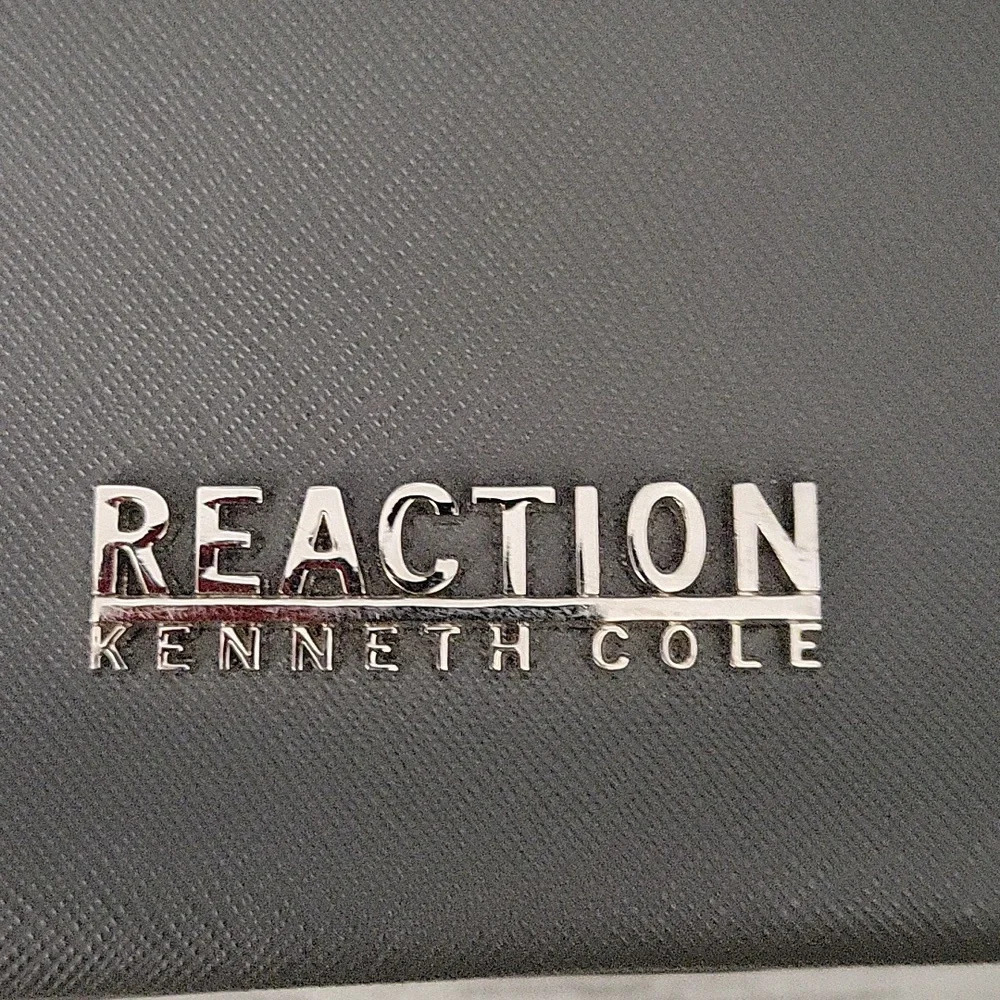 Reaction Kenneth Cole Bag - Picture 8 of 8